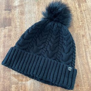 lululemon pom pom winter hat